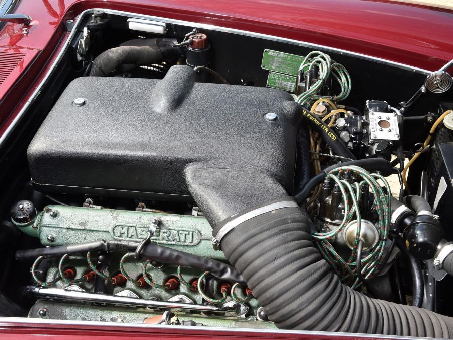 Моторный отсек Maserati 5000 GT Frua Coupe 1962 года  (фото 8 из 13)